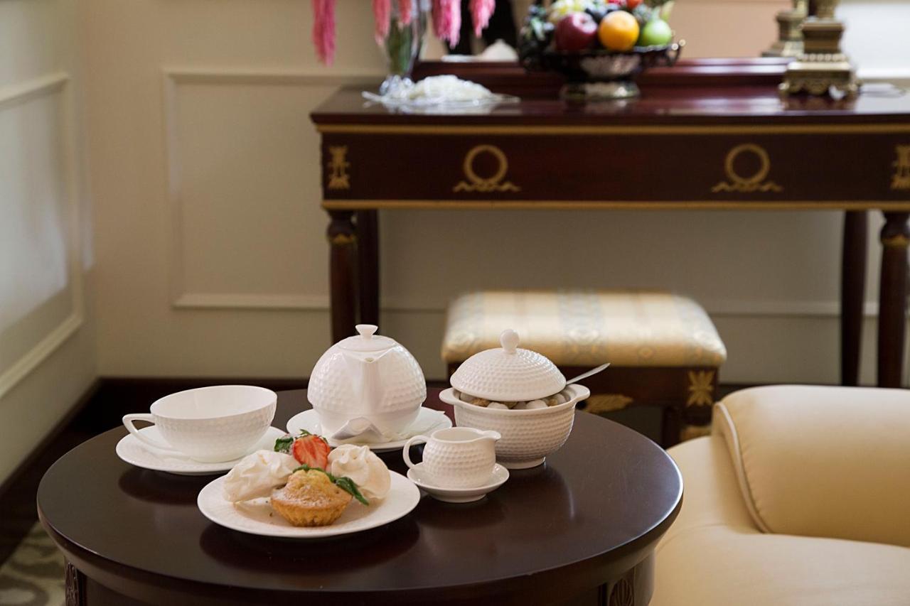 Golden Rooms Hotel Μόσχα Εξωτερικό φωτογραφία Tea time at the Imperial Hotel