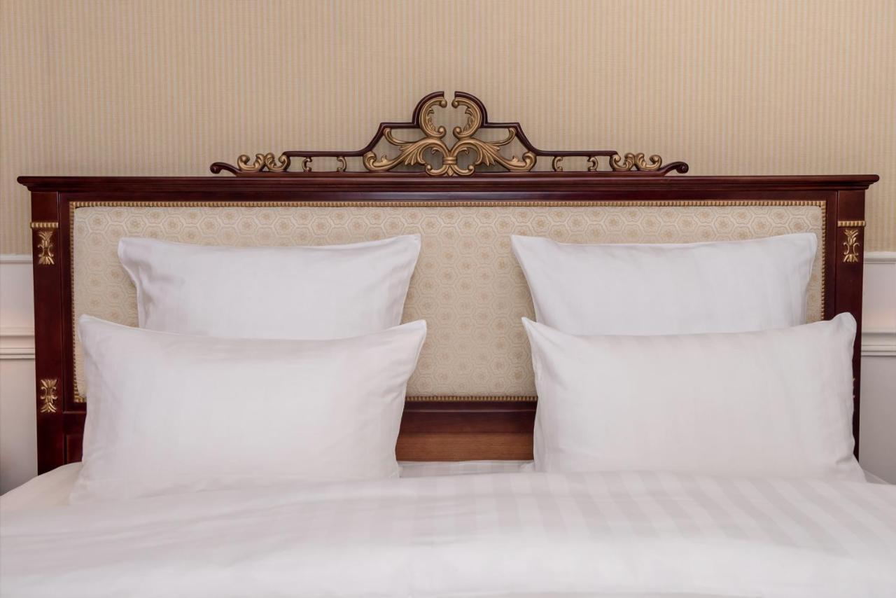 Golden Rooms Hotel Μόσχα Εξωτερικό φωτογραφία A bed with two pillows