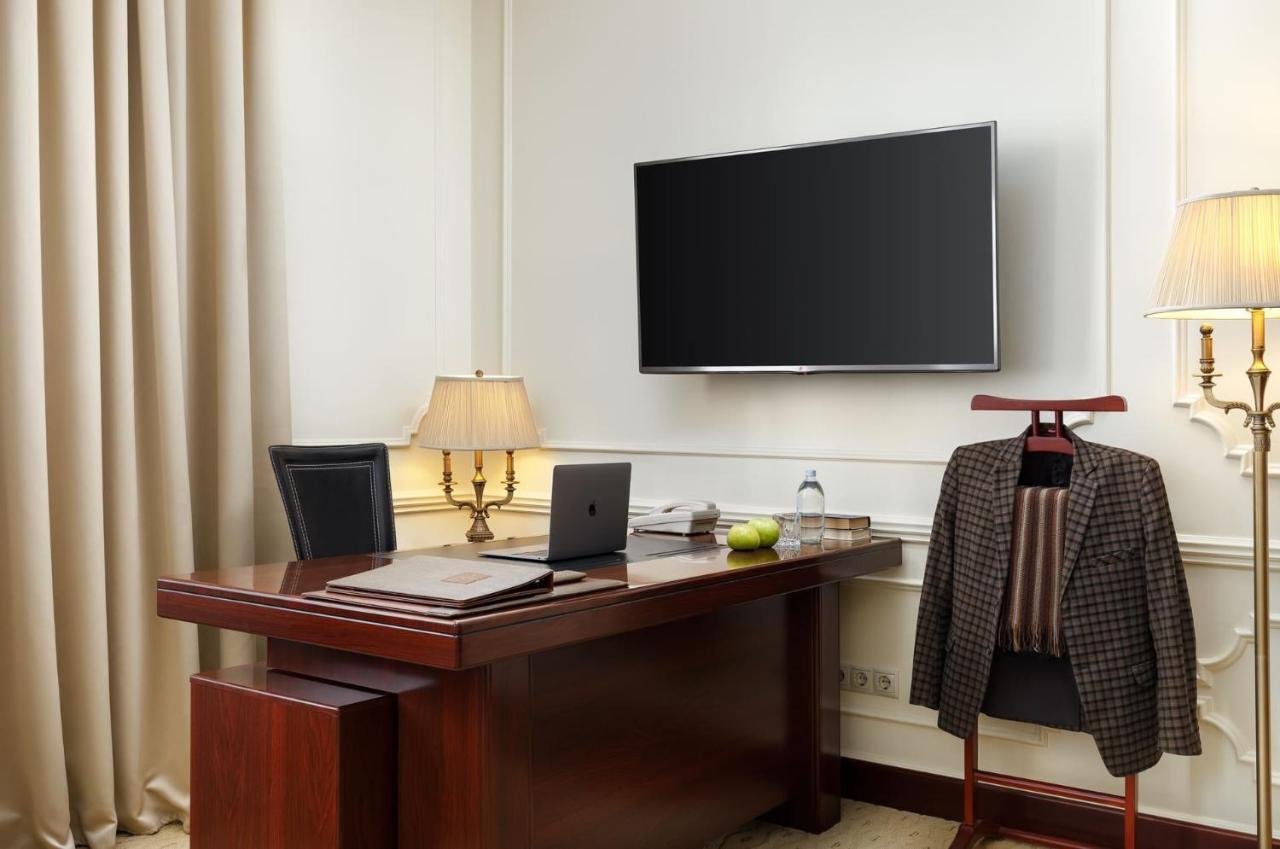 Golden Rooms Hotel Μόσχα Εξωτερικό φωτογραφία A wall-mounted television